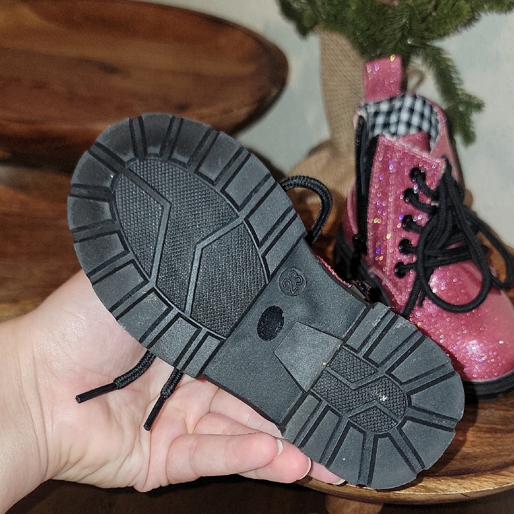 5 Pair Size 7 Toddler Girl Shoe Lot Vans, Crocs, Cat And Jack Pink - Picture 10 of 11